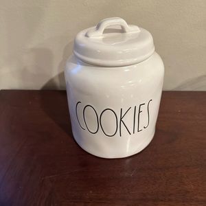 Rae Dunn OG Cookie Jar. Artisan collection